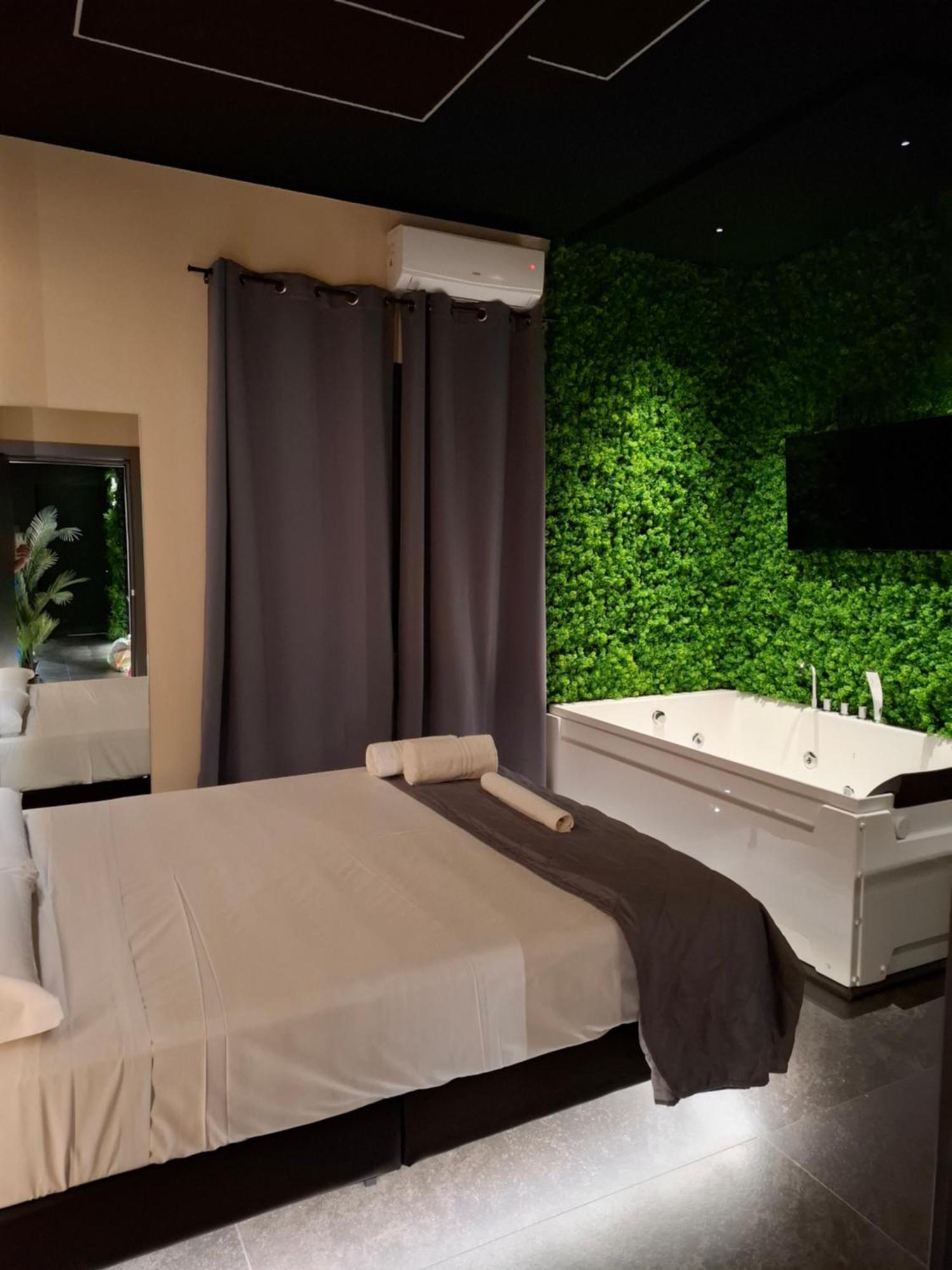 Dark & Light Rooms & Luxury Suites Catania Exterior photo